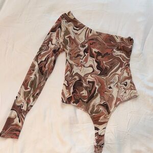 Chocolate Marble Print Crew Neck One-Shoulder Long Sleeve Bodysuit